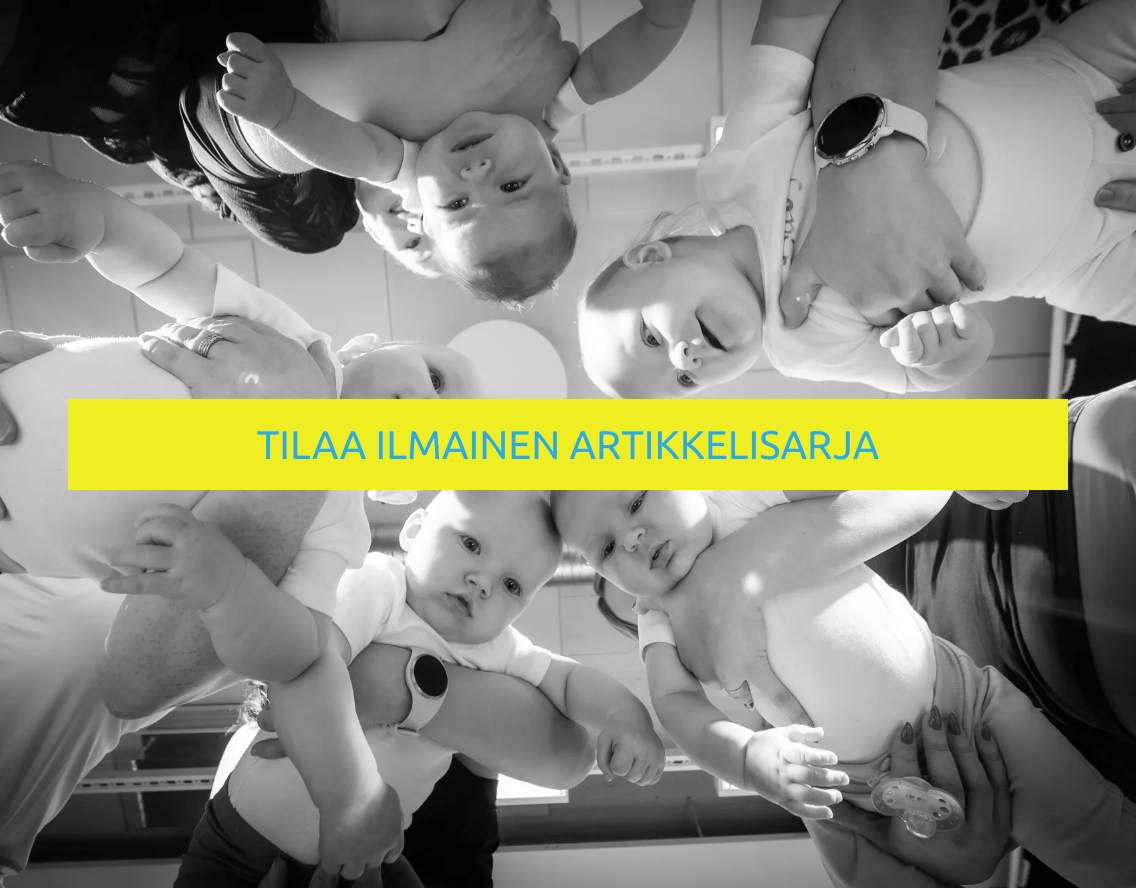 Äidit pitävät sylissä vauvojaan, jotka katsovat kameraan