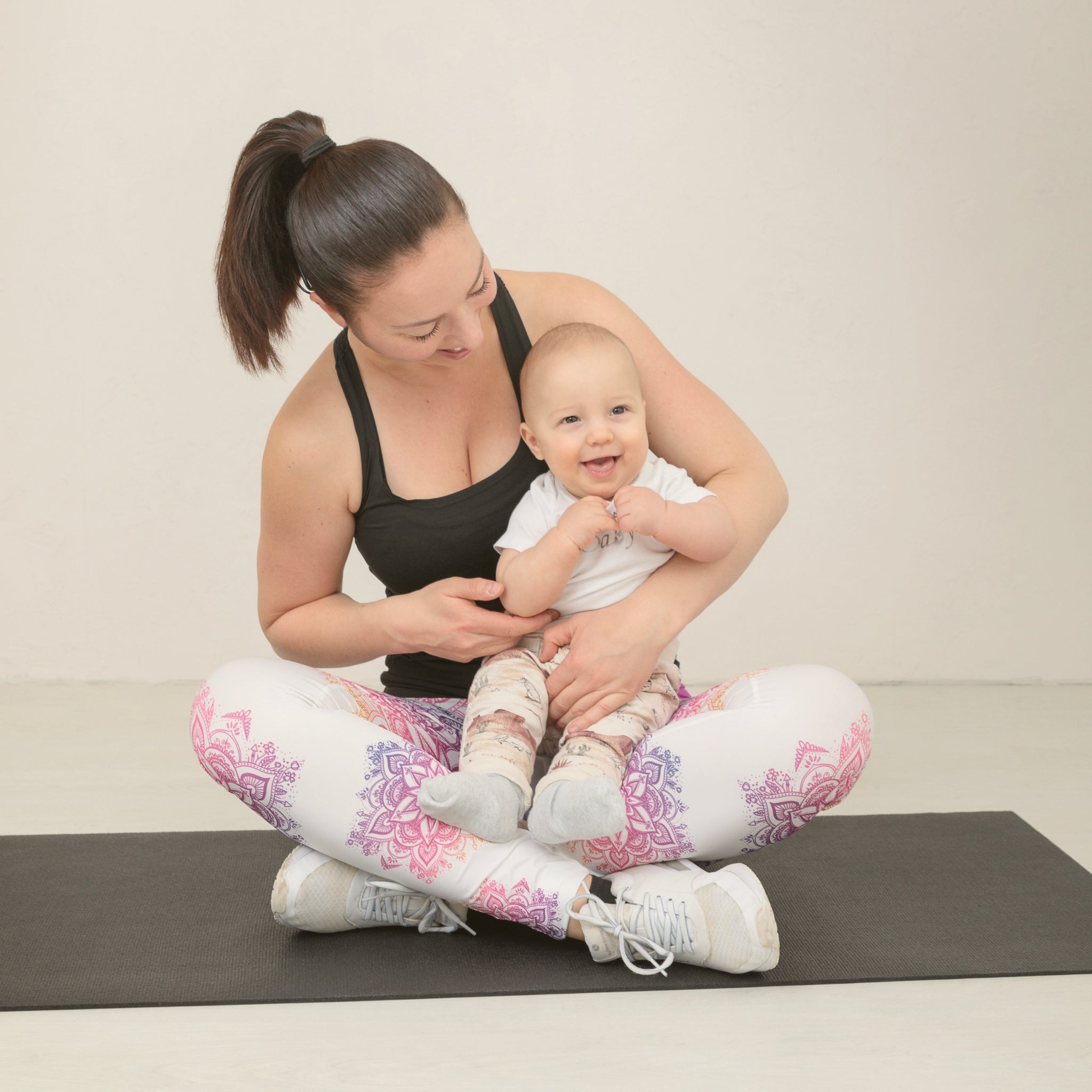 AIDIN_JA_VAUVAN_YHTEINEN_VUOROVAIKUTUS_2baby_Aitiysliikunta_akatemia_synnytyksesta_palautuminen.jpg