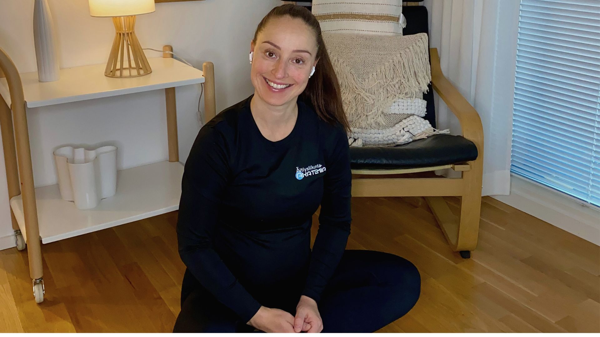 Kuvassa Aino Silvast, joka on Wellness reset-ohjelman kehittäjä, palautumisvalmentaja ja fysioterapeutti